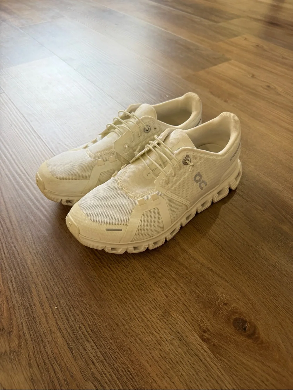 On Running Cloud woman's Running Shoes - White